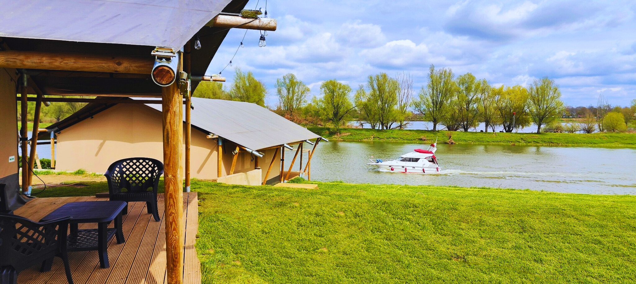Camping de Boomgaard - Safari tent for 6 people (excellent view of Maas)