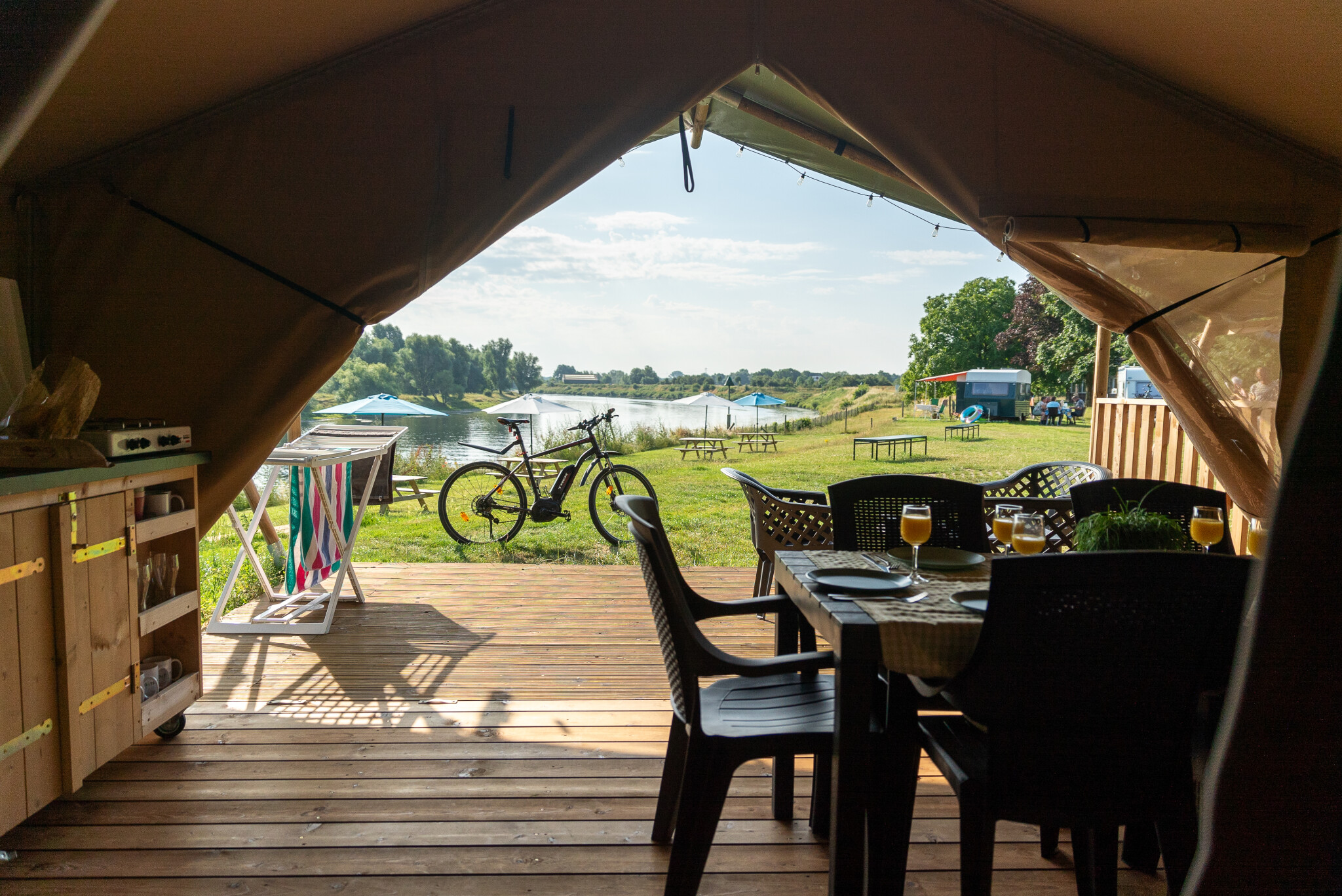 Camping de Boomgaard - Safari Tent 6 persons (premium Maaszicht)