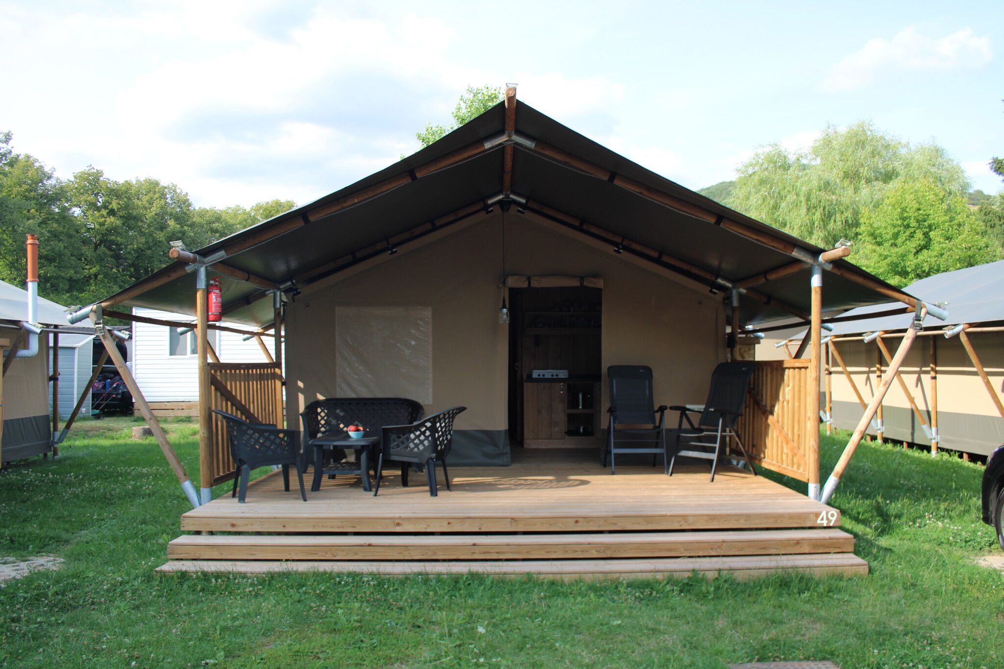 Camping Vallee de L'Our - Tente Safari pour 4 personnes avec sanitaires