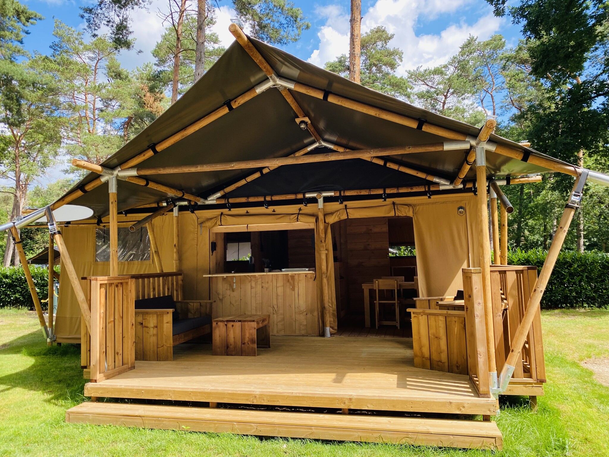 Camping de Rammelbeek - Safaritent 6 personen incl. sanitair aan het meer