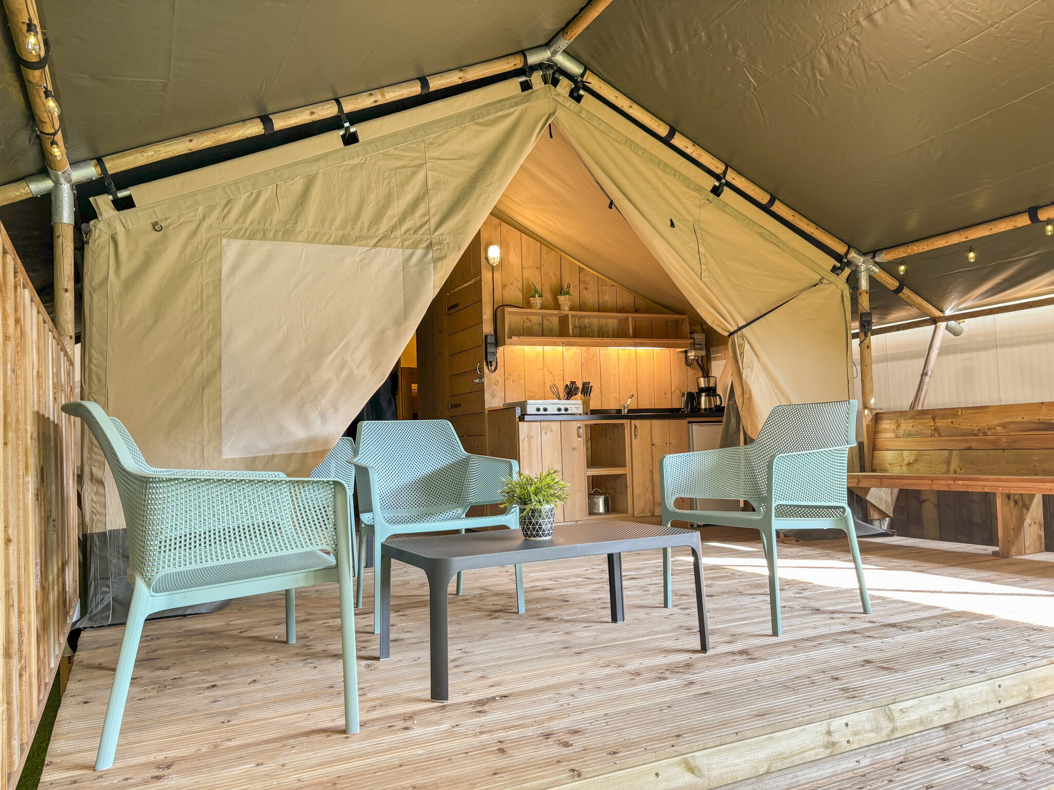 Camp Kyllburg - Safaritent 7 personen incl. sanitär