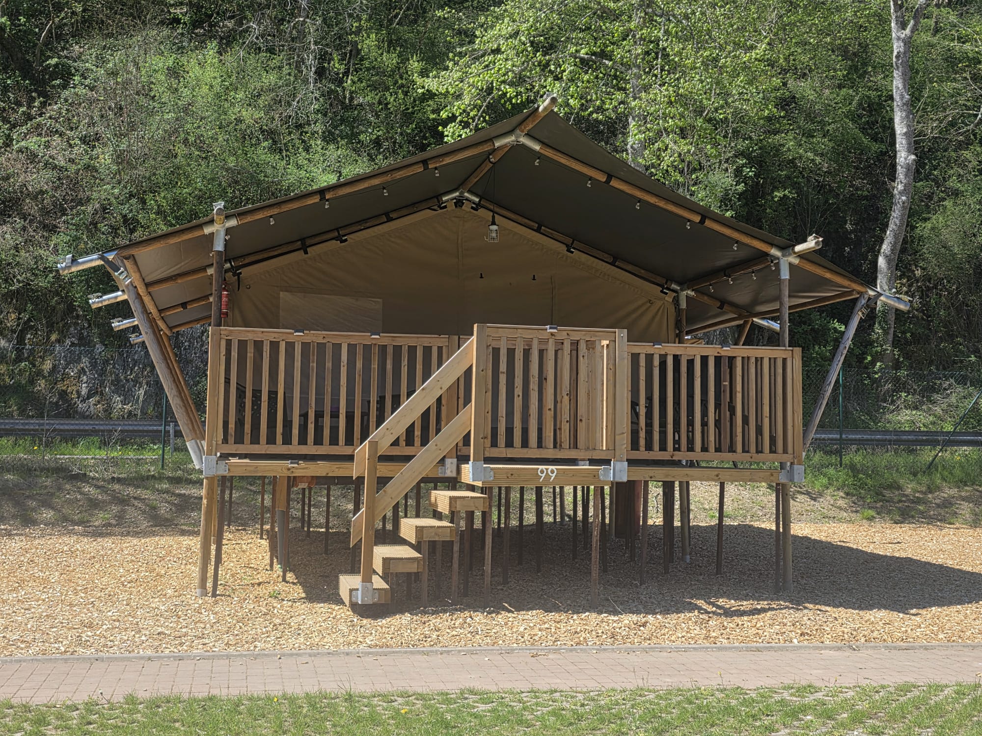 Camping Vallee de L'Our - Safaritent 4 personen incl. sanitair