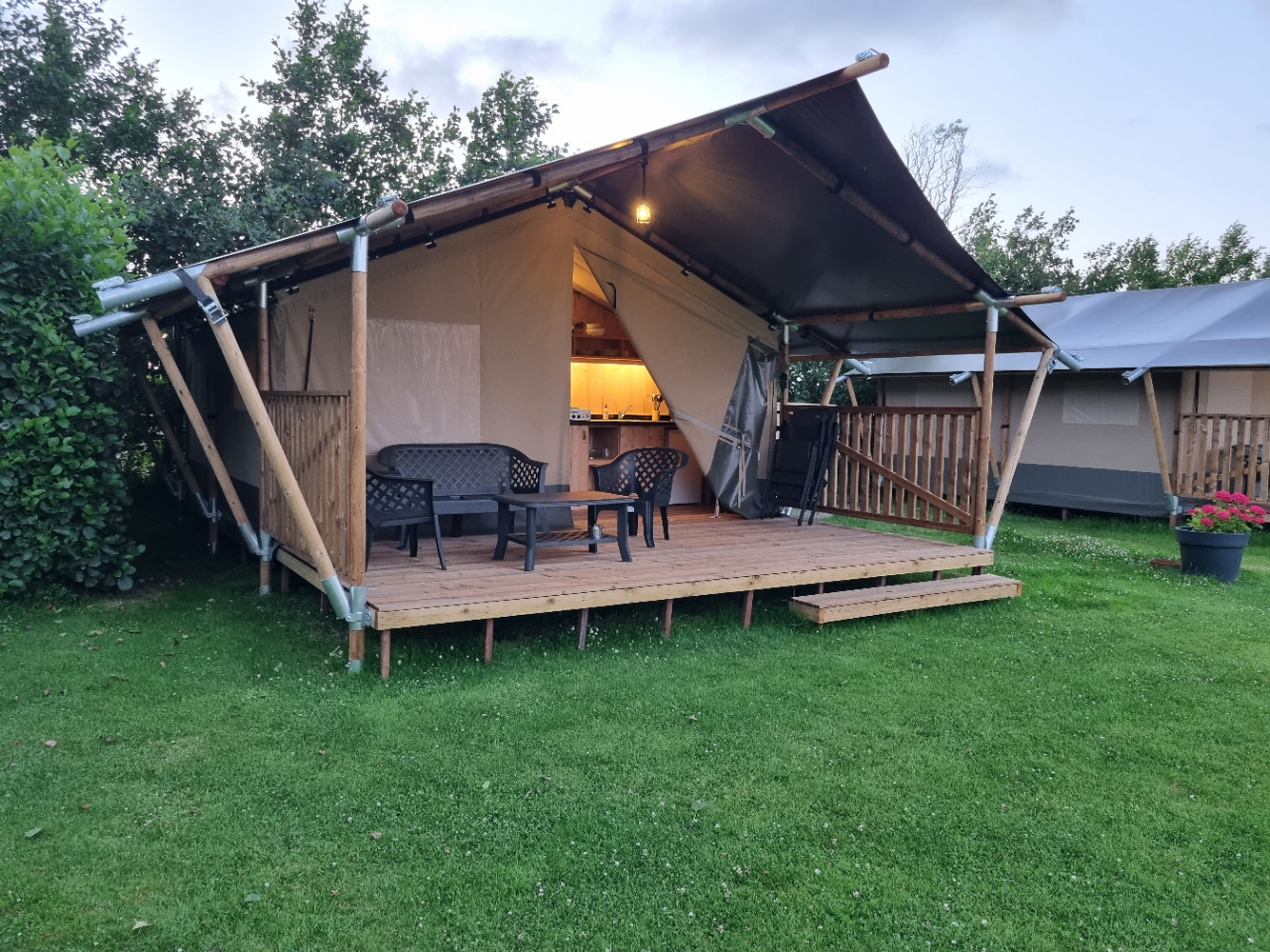 Camping de Tulpenweide - Safaritent 4 Personen incl. Sanitär