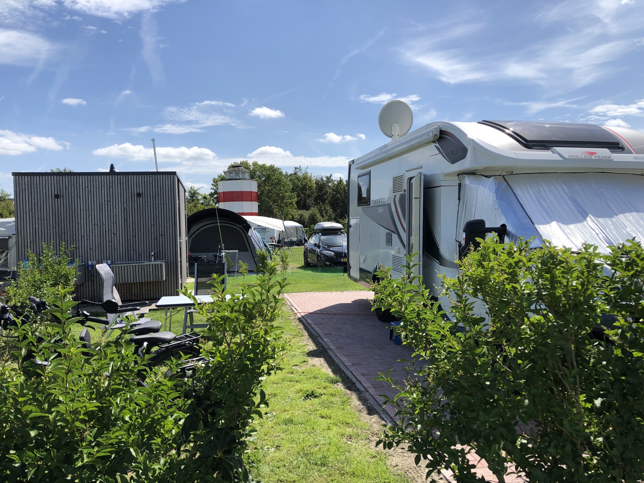 Emplacement de camping sanitaire privé près de la ferme de loisirs