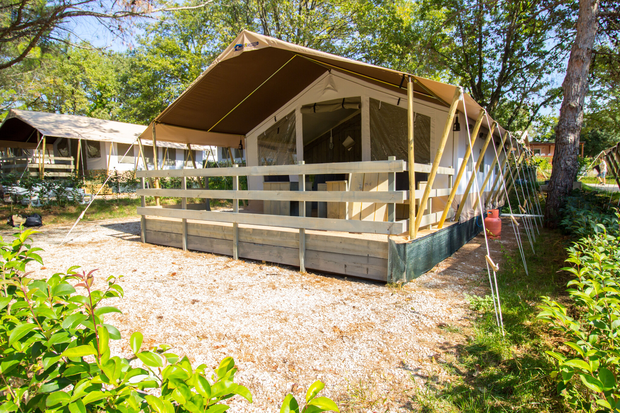 Valkanela - Safari tent + sanitation + air conditioning (5P)