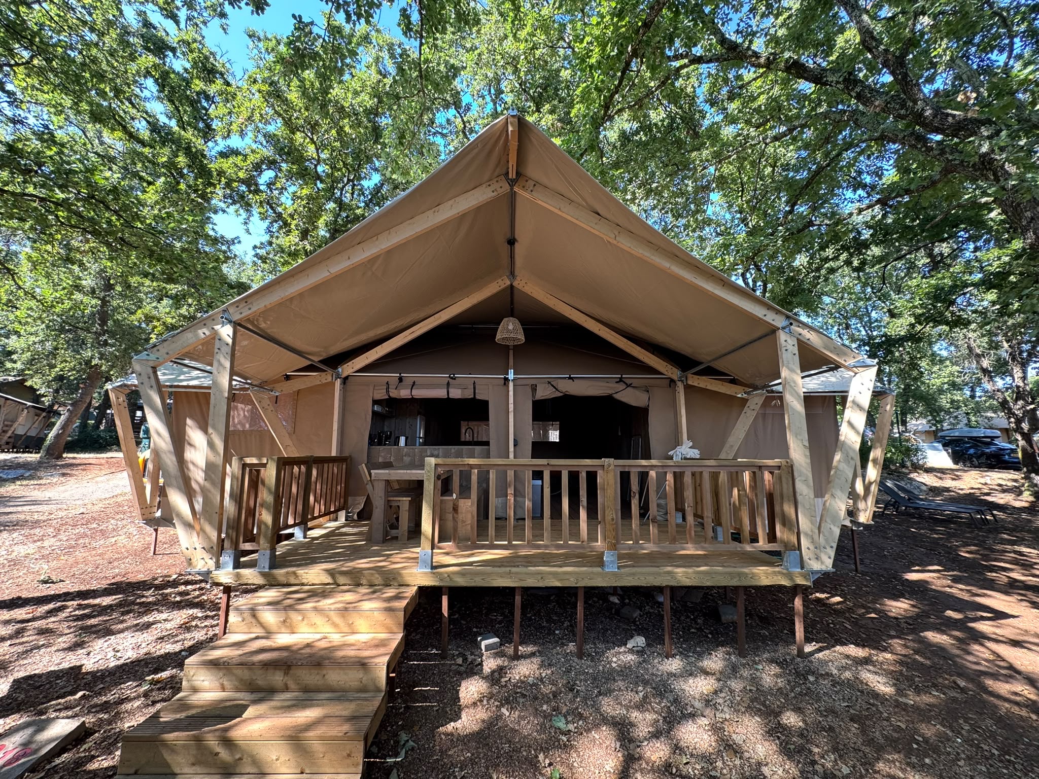Valkanela - Safaritent Bella Lodge + sanitair + airco (6P)